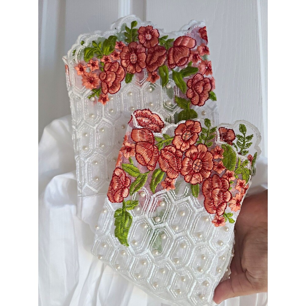 Indian Women’s White Pull-On Capri Pants Eyelet Hem Floral Embroidered Relaxed